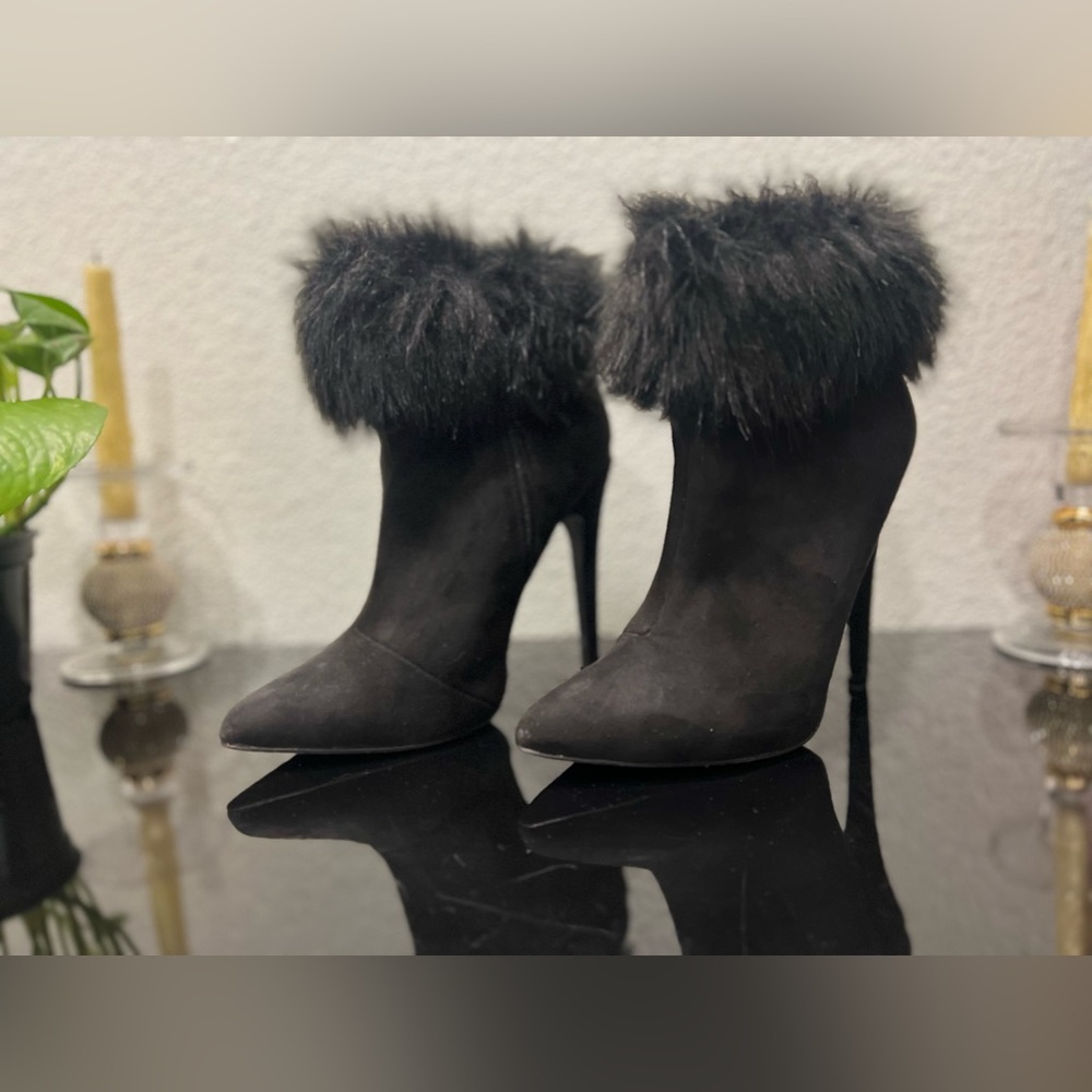 Black Suede With Fur Heeled Boots Booties Size 7 Women